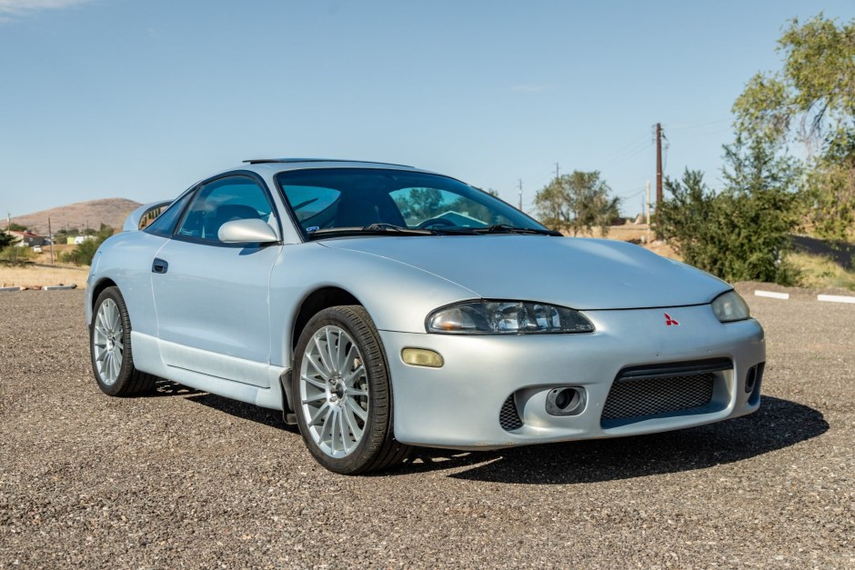 1999 Mitsubishi Galant sold at auction for $5,563