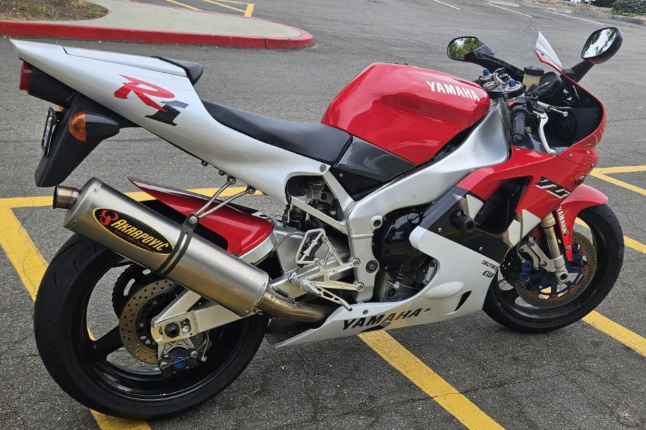 1999 Yamaha YZF-R1 sold at auction for $4,375