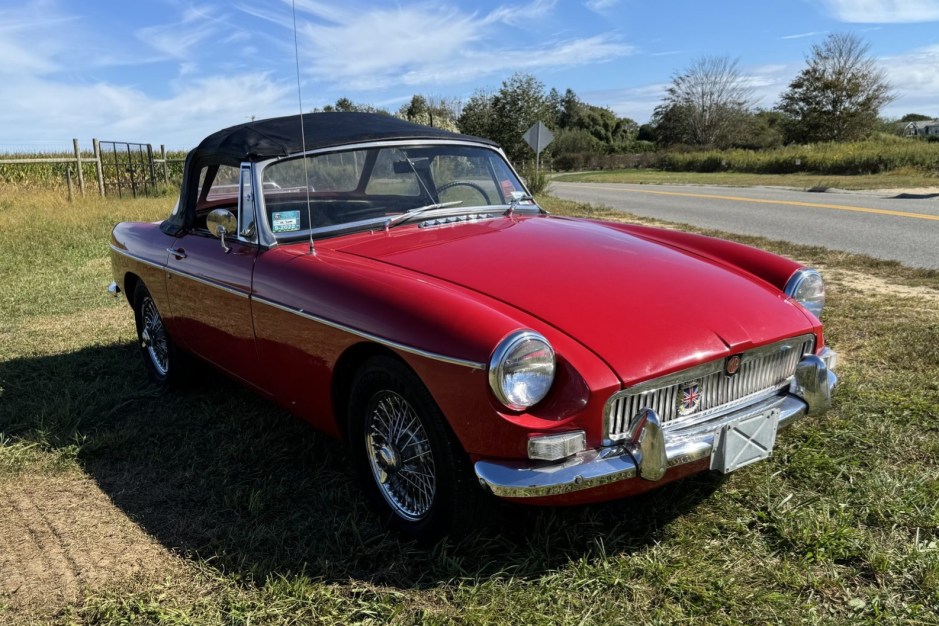 1967 MG B sold at auction for $6,000