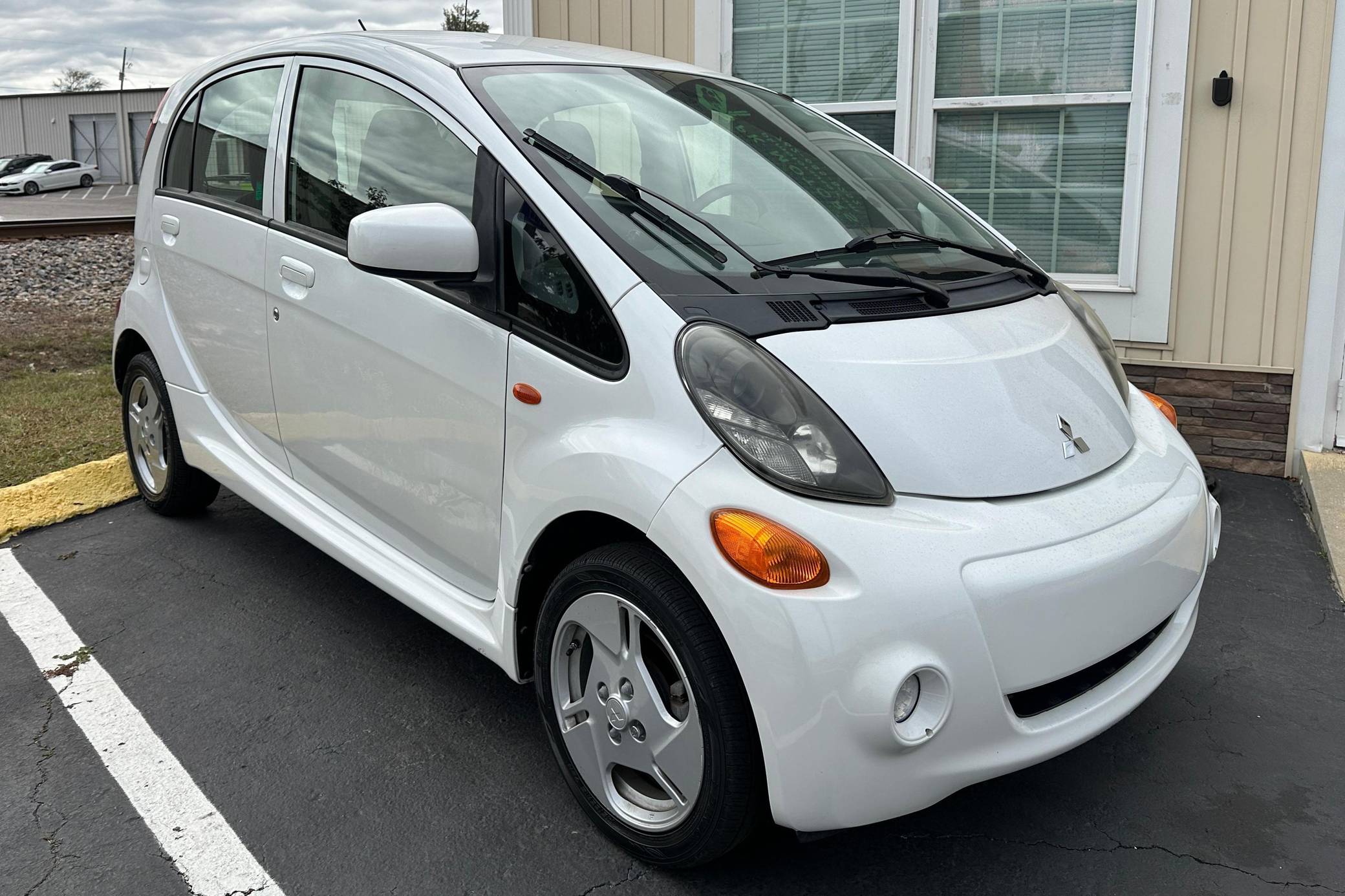 2012 Mitsubishi i-MiEV sold at auction for $2,800
