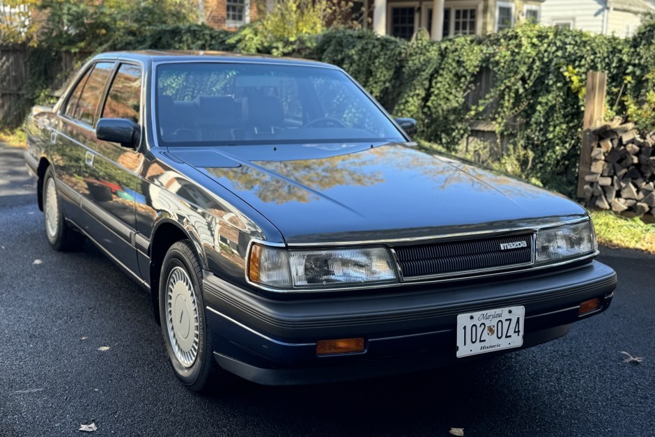 1988 Mazda 929 (excluding Cosmo) sold at auction for $8,000