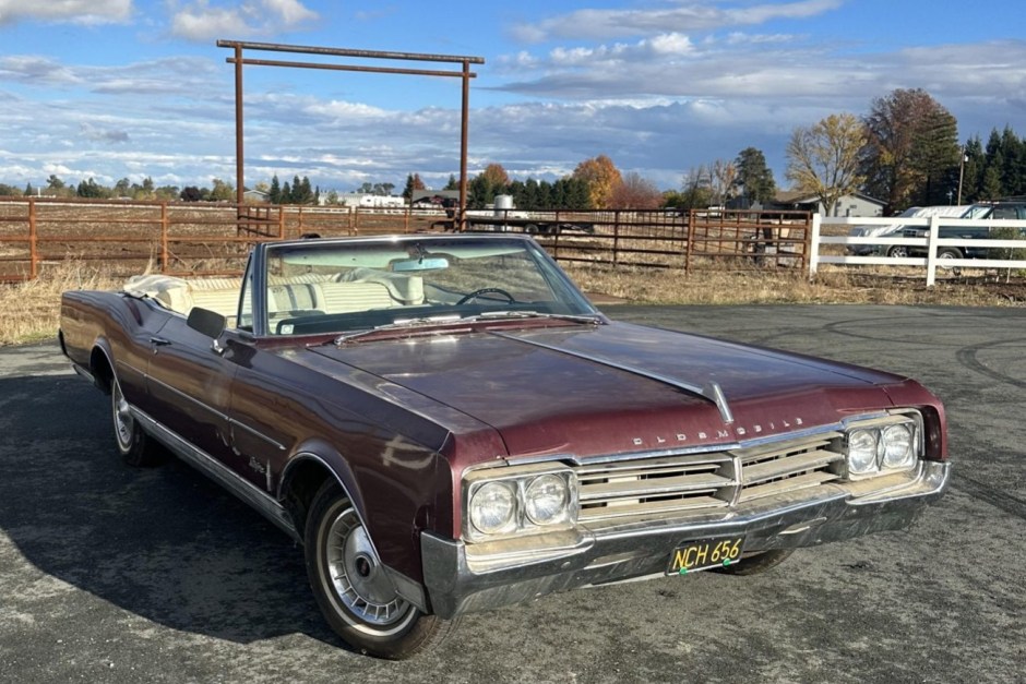 1965 Oldsmobile Starfire sold at auction for $13,000