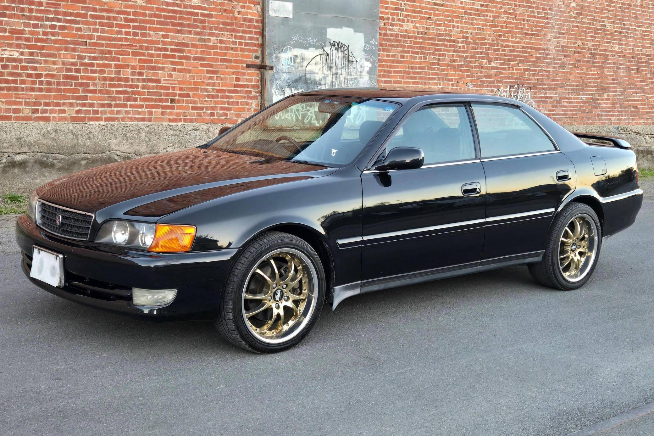 1997 Toyota Chaser sold at auction for $14,300