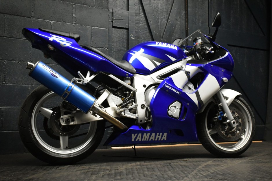 2000 Yamaha YZF-R1 sold at auction for $4,300