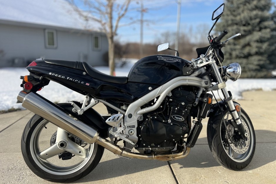 2001 Triumph Speed Triple sold at auction for $3,800