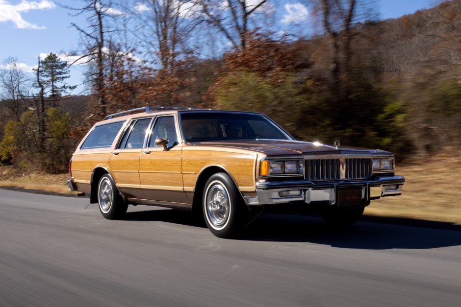 1987 Pontiac Safari sold at auction for $36,500