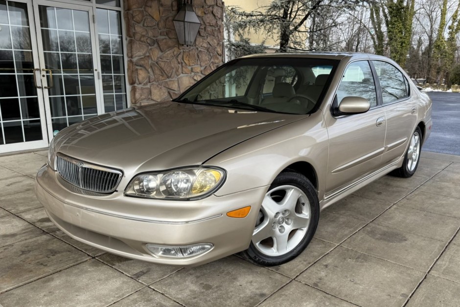2000 Infiniti I sold at auction for $7,500