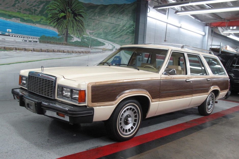 1982 Ford Granada sold at auction for $6,500