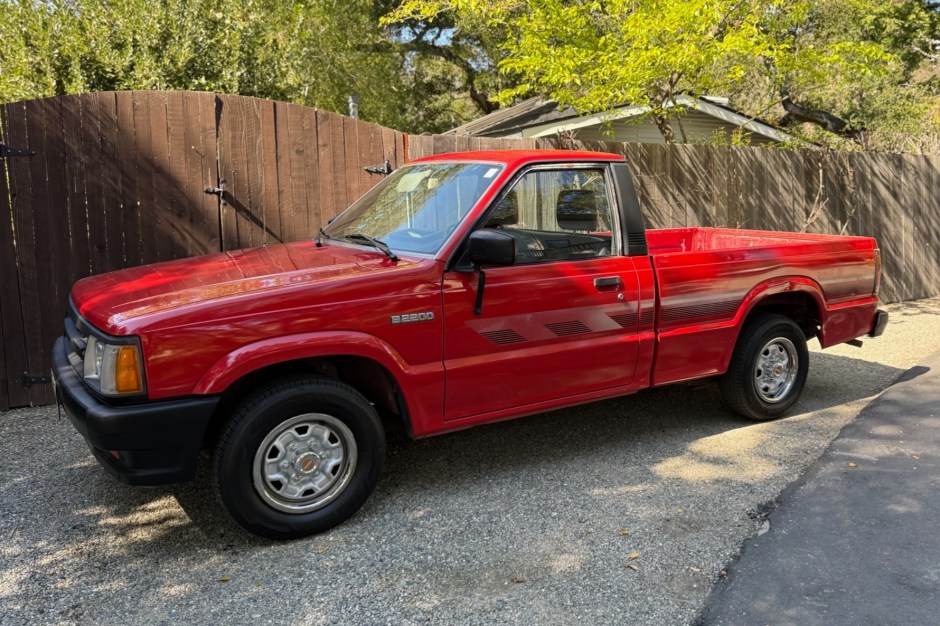 1991 Mazda B2200 sold at auction for $5,958