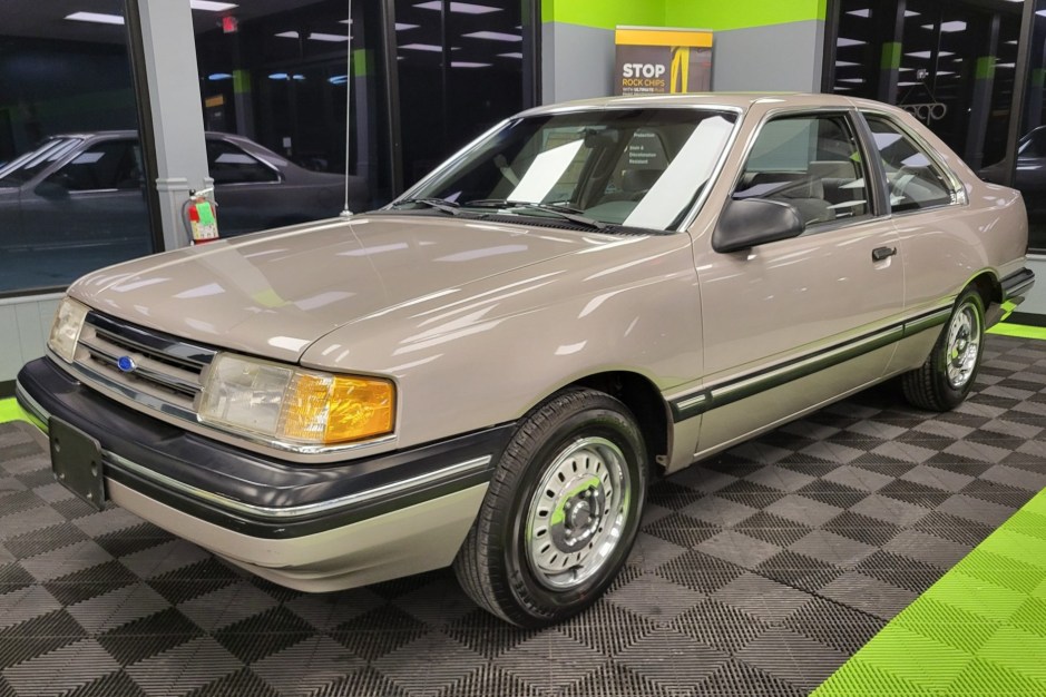 1990 Ford Tempo sold at auction for $5,800