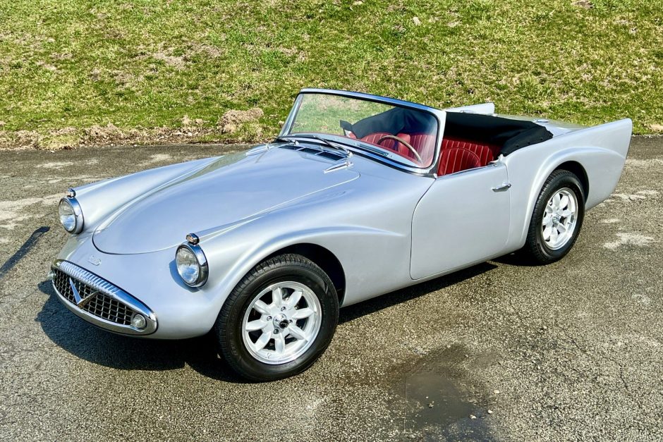 1960 Daimler SP250 sold at auction for $30,500