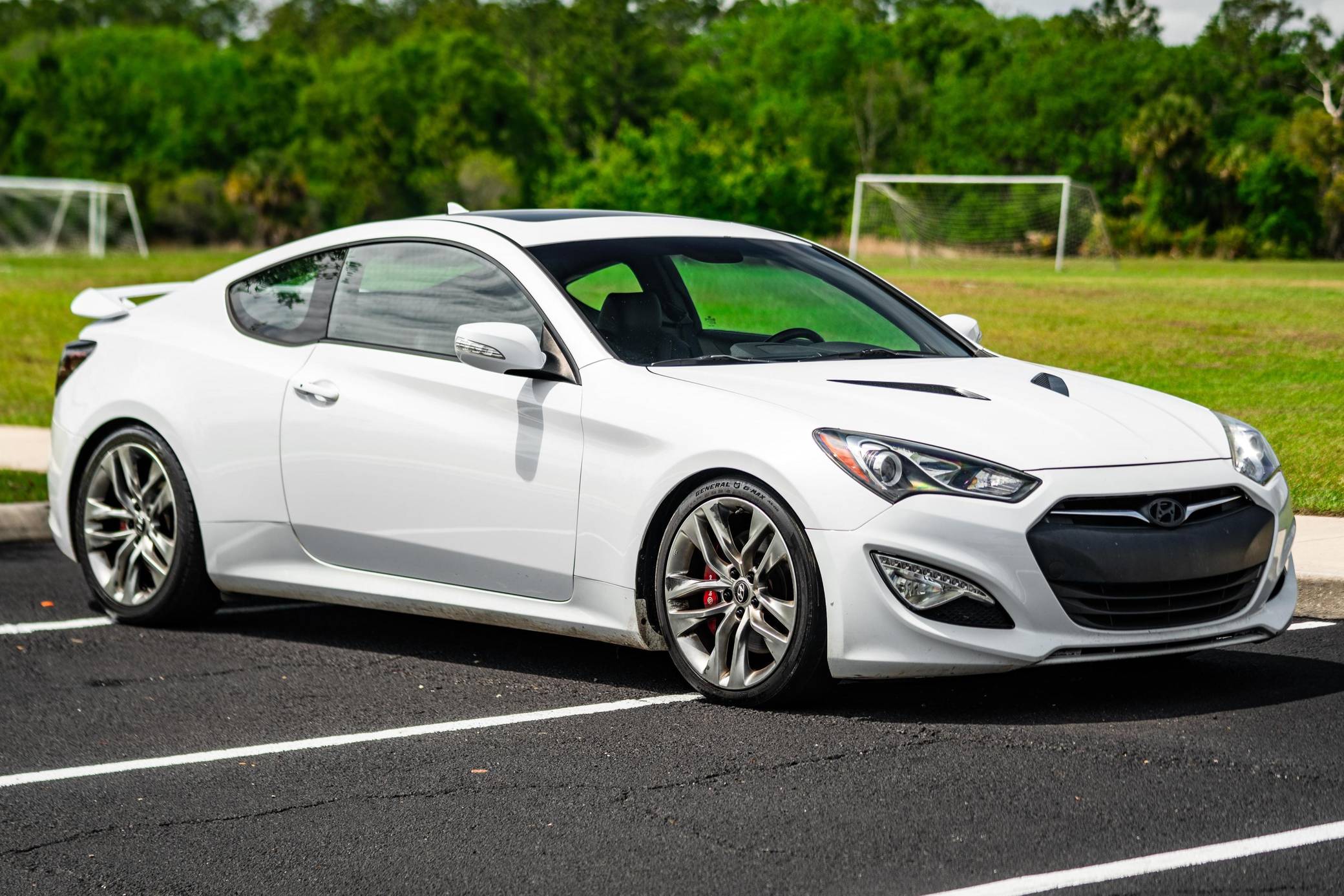 2015 Hyundai Genesis sold at auction for $7,400