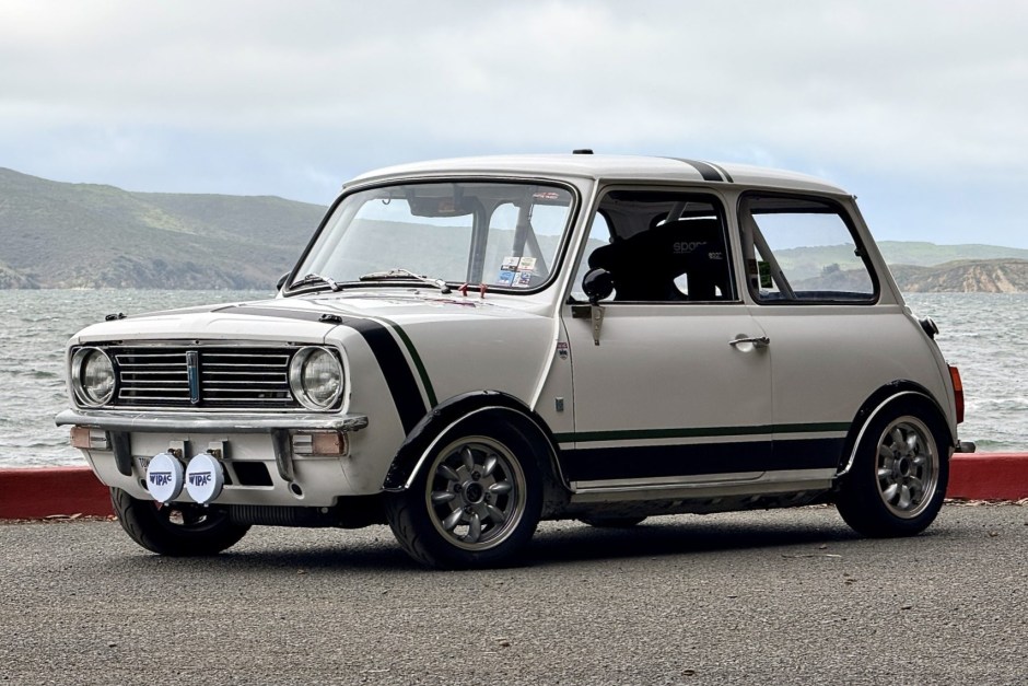 1971 Mini Clubman sold at auction for $33,333