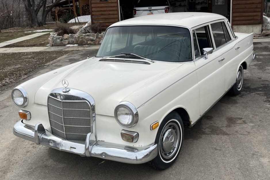 1968 Mercedes-Benz W110 sold at auction for $4,500