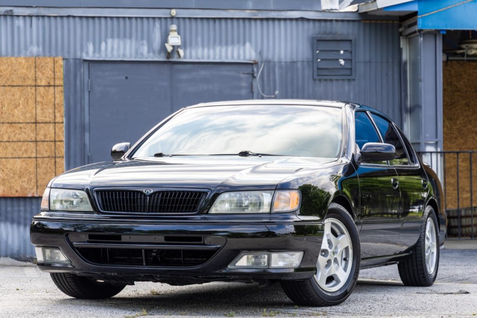 1998 Infiniti I sold at auction for $7,306