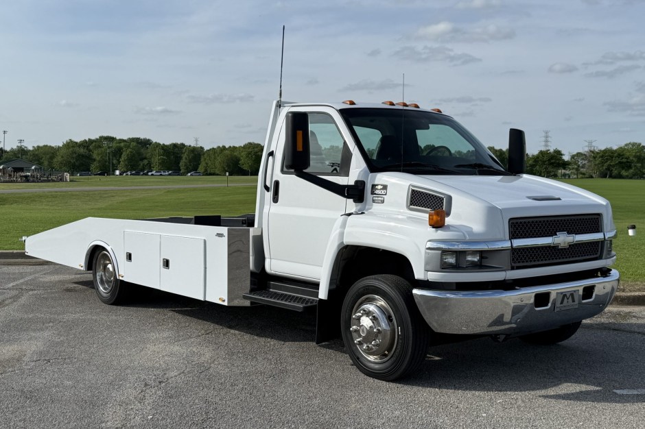 2003 Chevrolet Kodiak sold at auction for $41,000