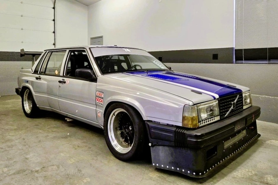 1985 Volvo 700 Series sold at auction for $16,500