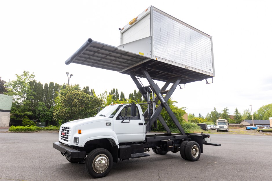 2000 GMC TopKick sold at auction for $20,550