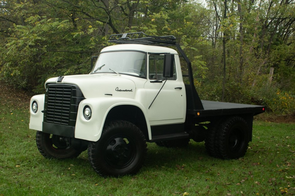 1963 International Harvester Loadstar sold at auction for $13,500