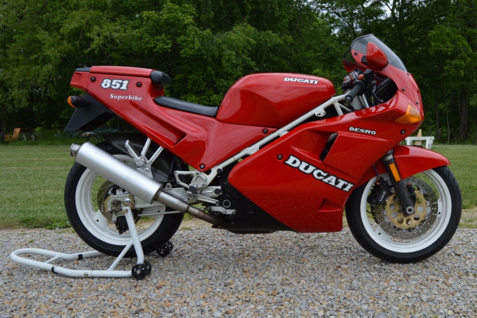 1990 Ducati 851 sold at auction for $9,000