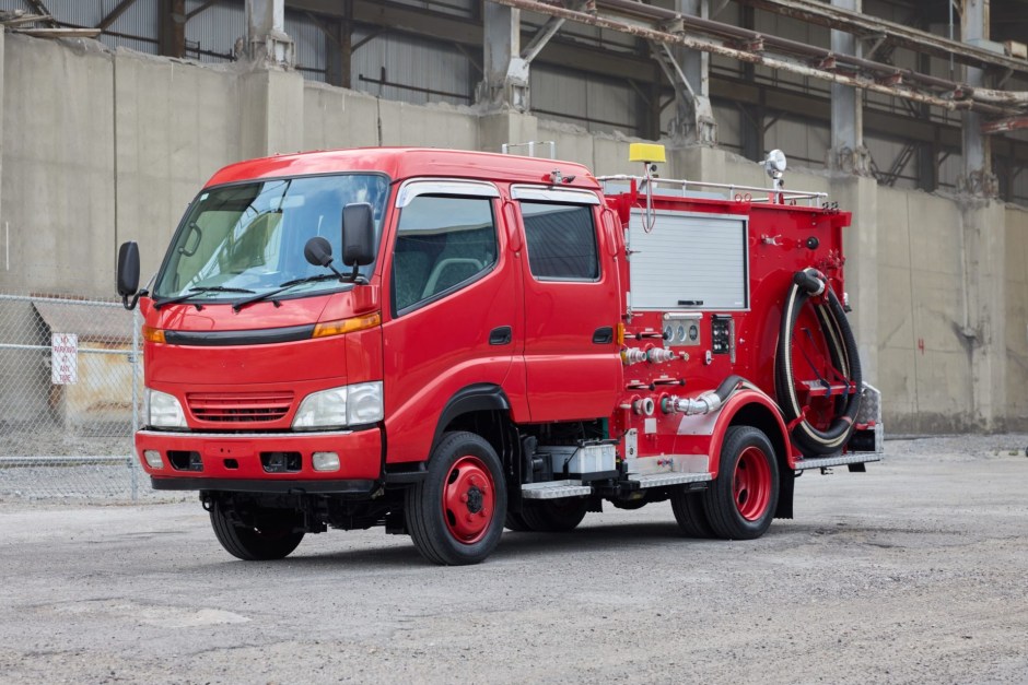 2000 Toyota Dyna sold at auction for $16,000
