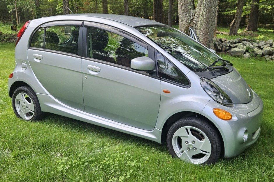 2016 Mitsubishi i-MiEV sold at auction for $4,799
