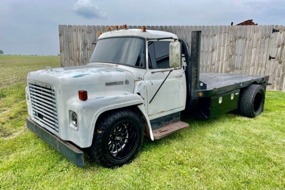 1978 International Harvester Loadstar sold at auction for $17,750