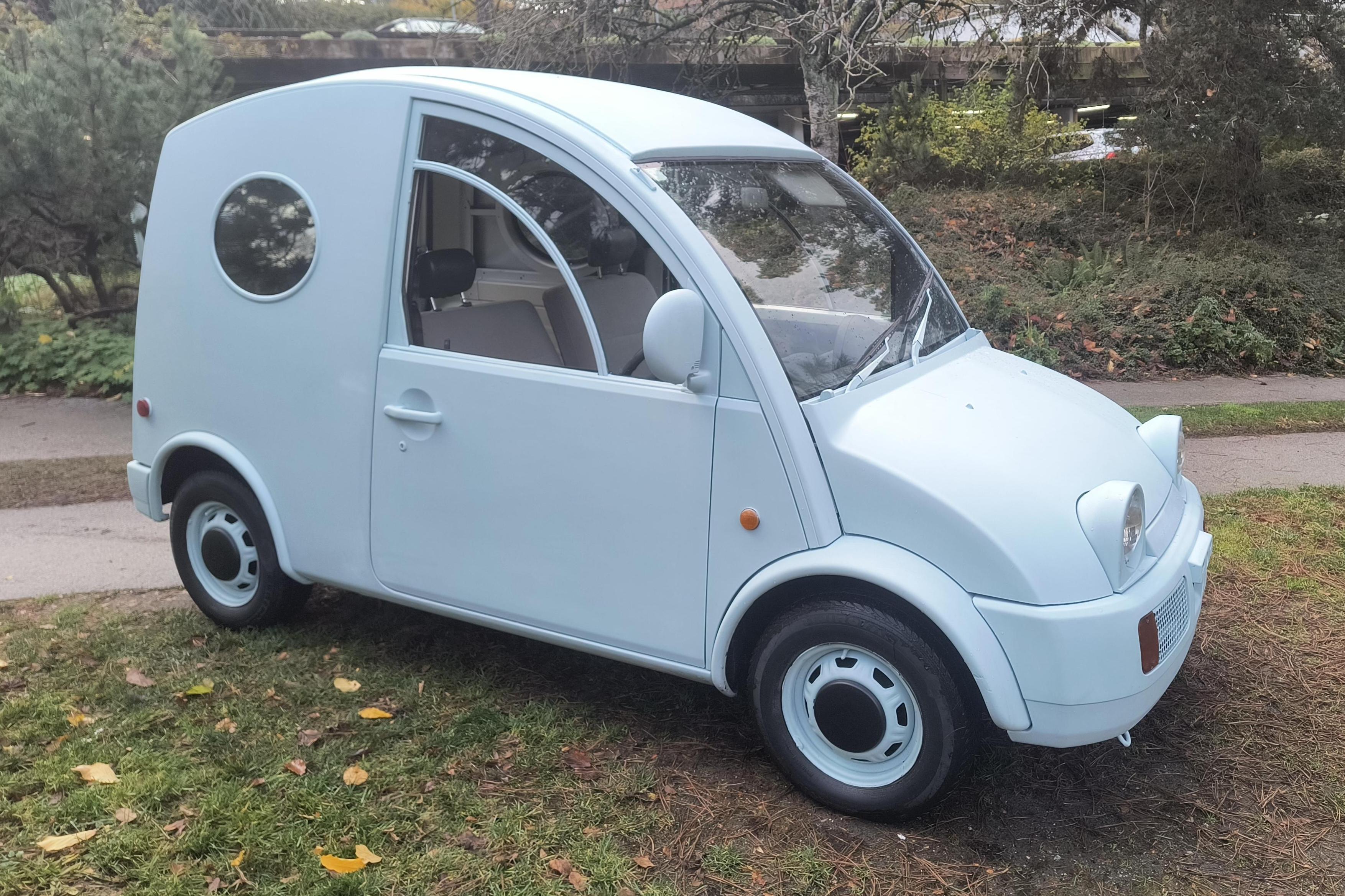 1990 Nissan S-Cargo sold at auction for $4,888