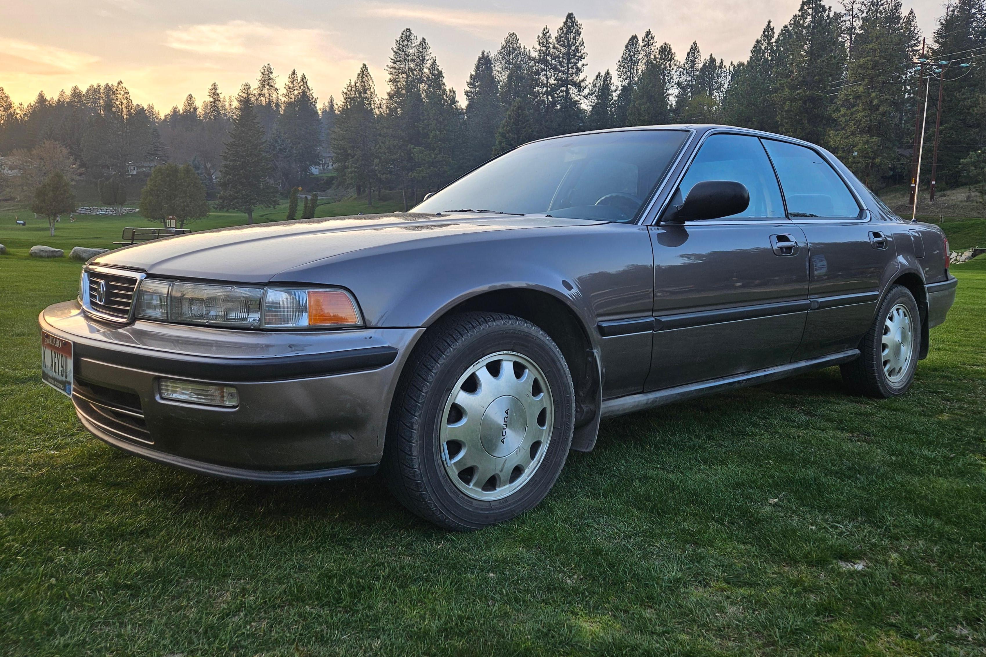 1992 Acura Vigor sold at auction for $5,000