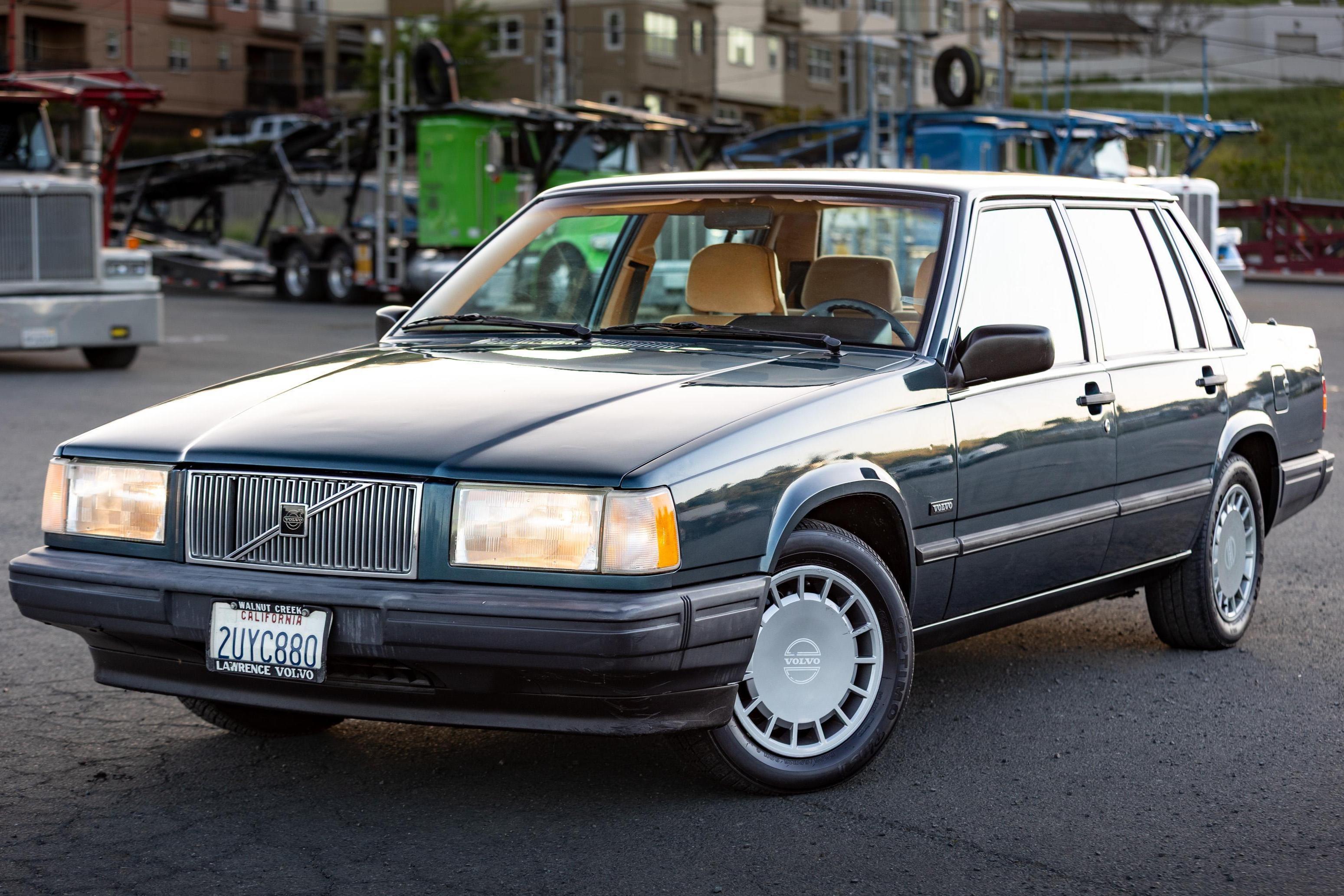 1990 Volvo 740 sold at auction for $5,000