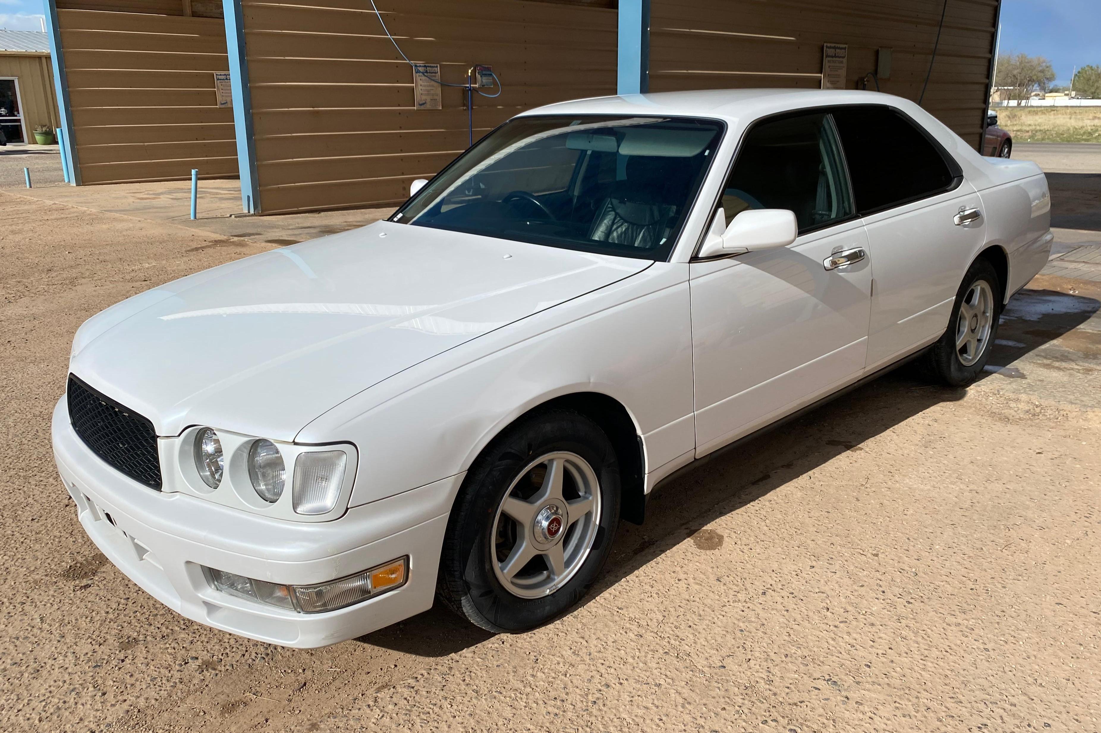 1995 Nissan Cedric sold at auction for $6,301