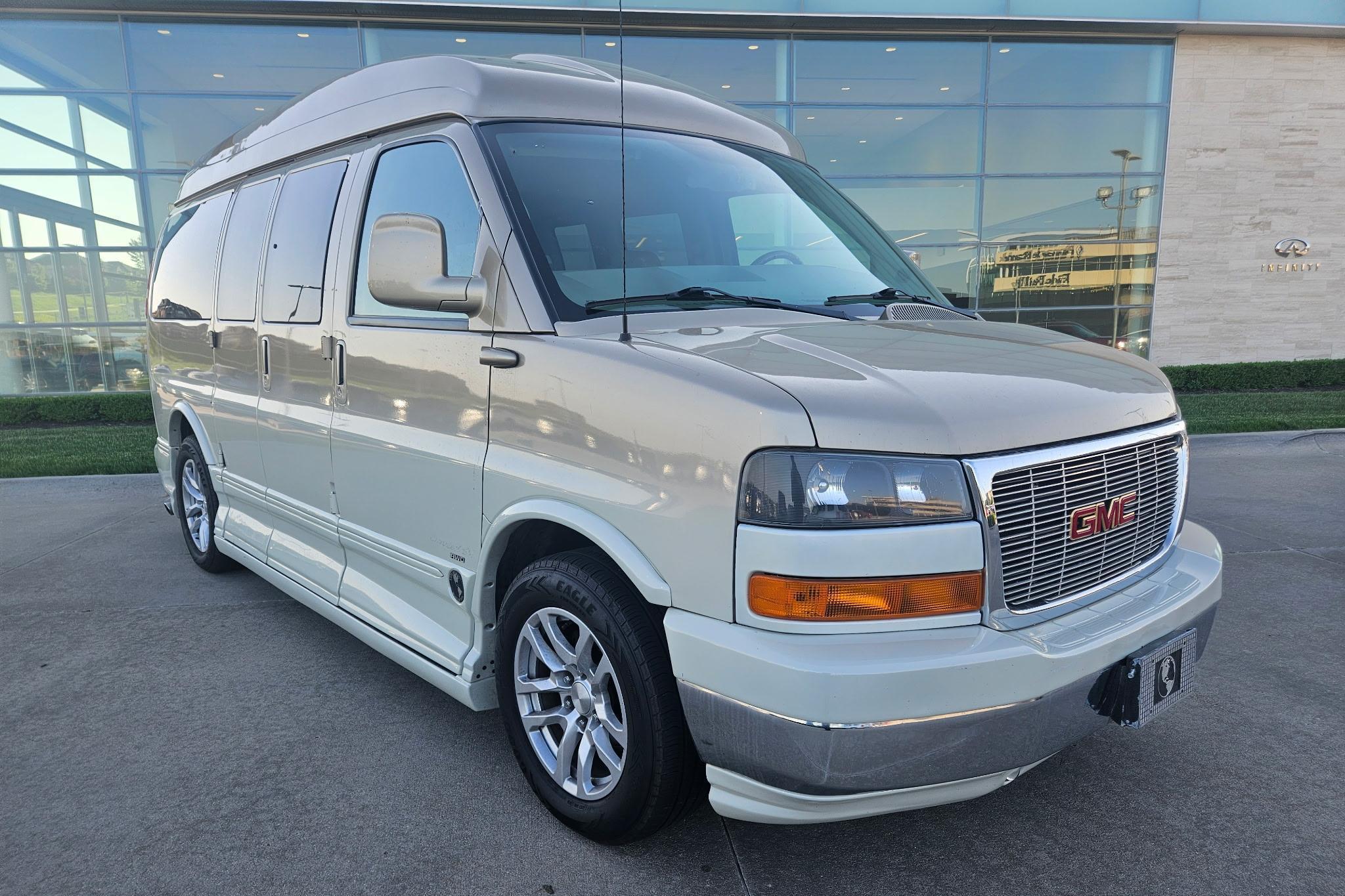 2007 GMC Savana sold at auction for $19,500
