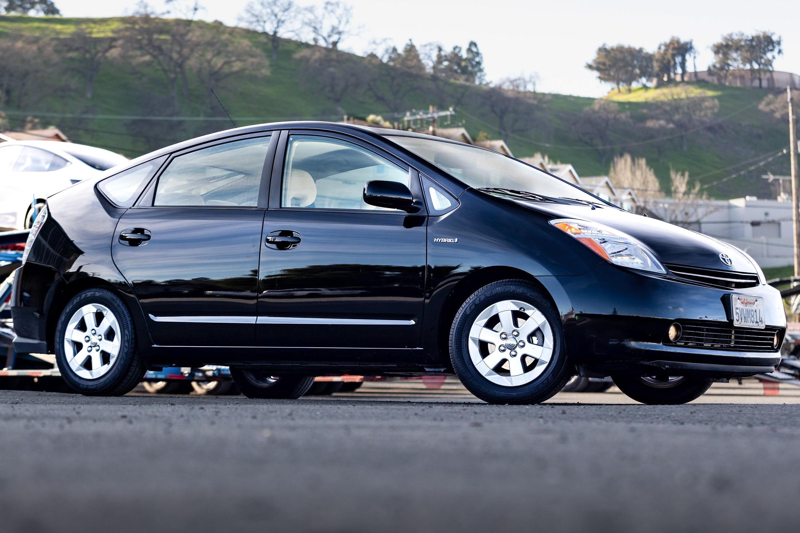 2006 Toyota Prius sold at auction for $10,500