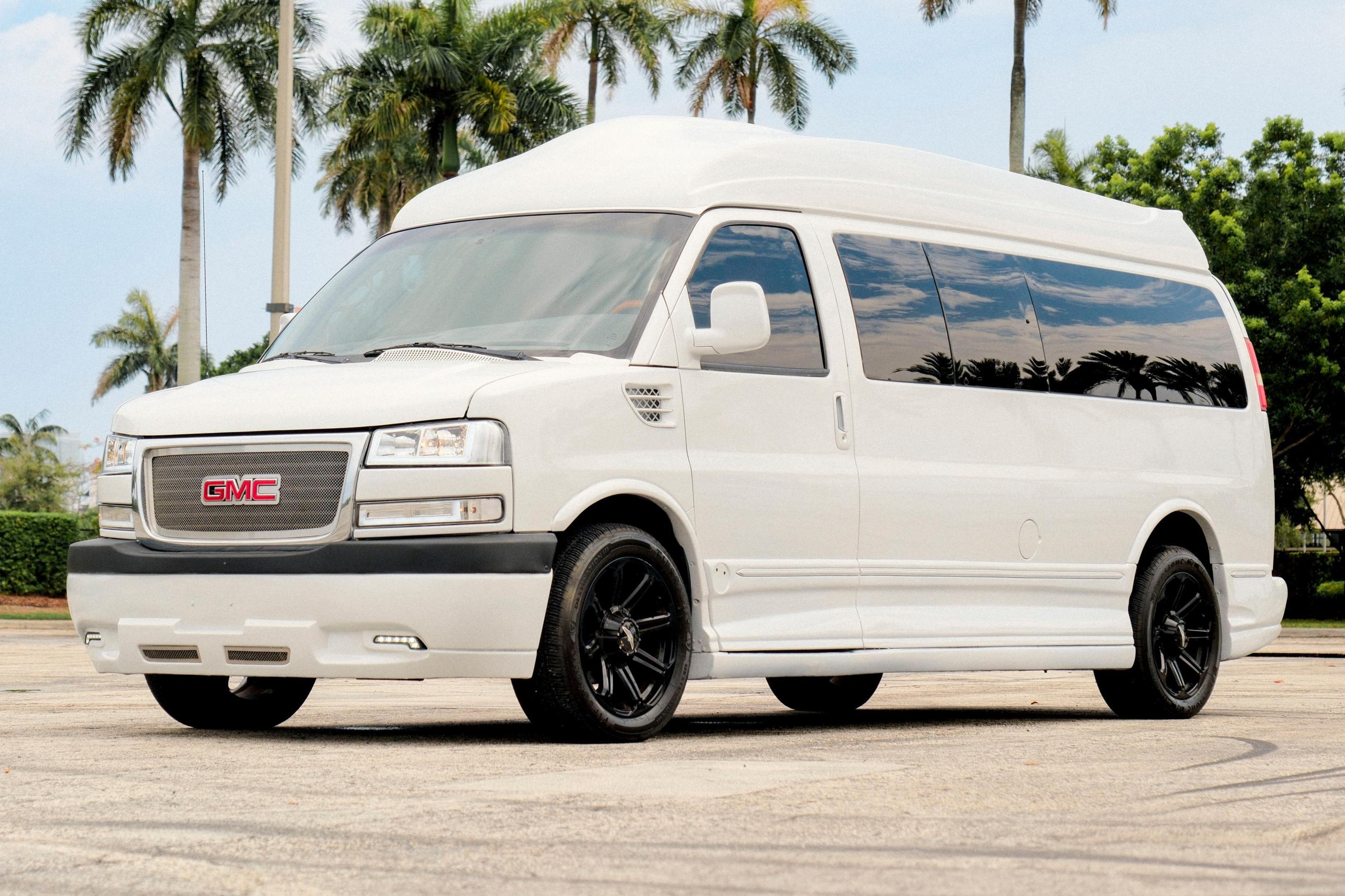 2013 GMC Savana sold at auction for $22,500