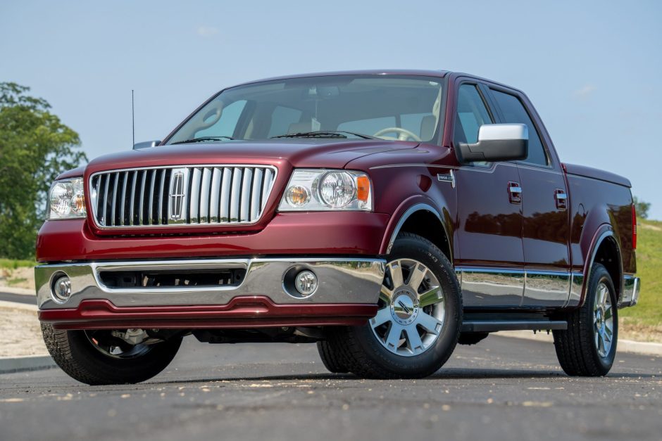 2006 Lincoln Mark LT sold at auction for $26,750