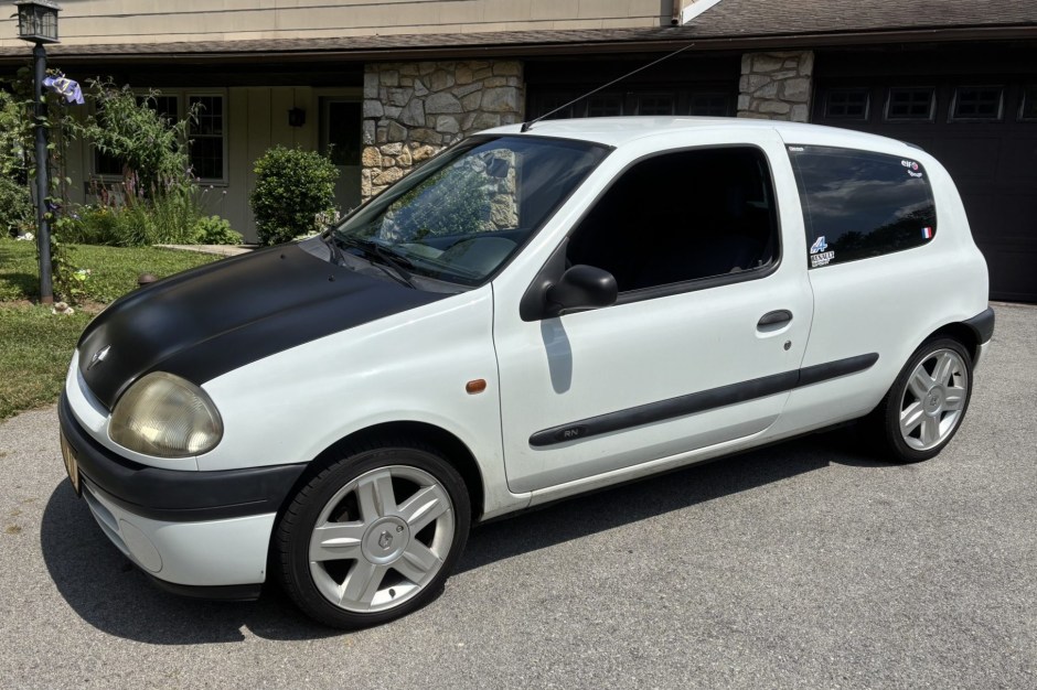 1999 Renault Clio sold at auction for $3,100