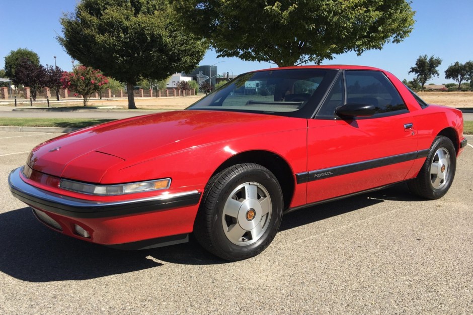 1989 Buick Reatta sold at auction for $6,450