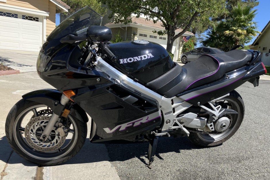 1992 Honda VFR 750F sold at auction for $1,300