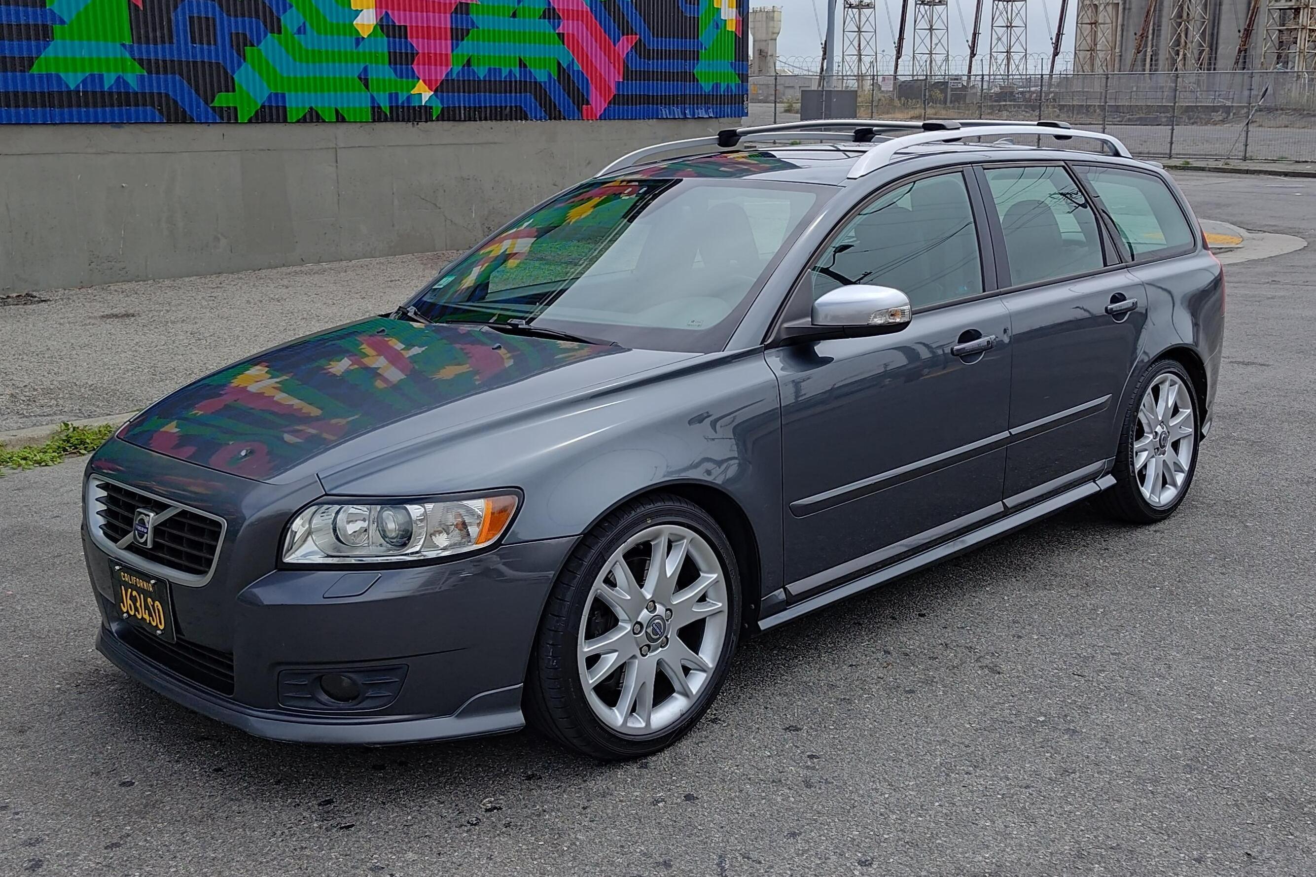 2010 Volvo V50 sold at auction for $9,200