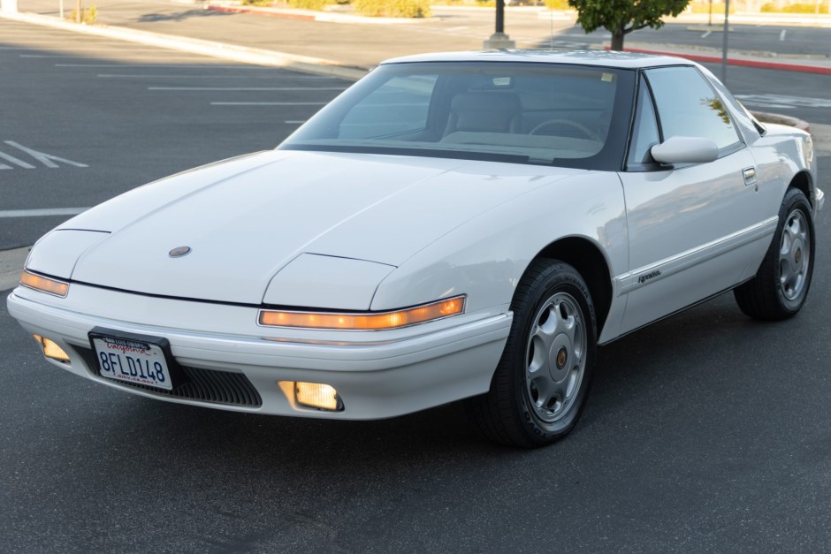 1991 Buick Reatta sold at auction for $5,372