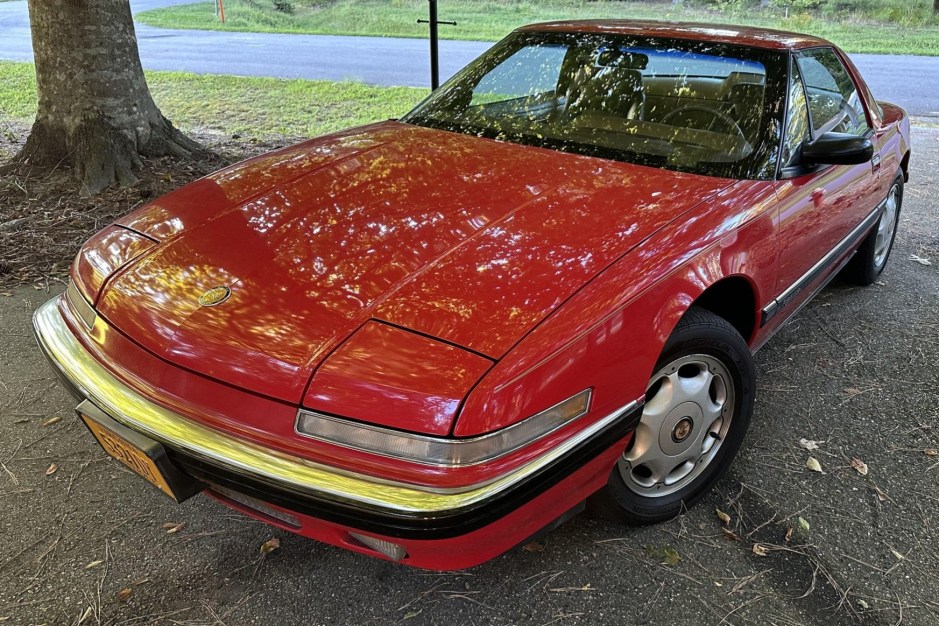 1991 Buick Reatta sold at auction for $7,800