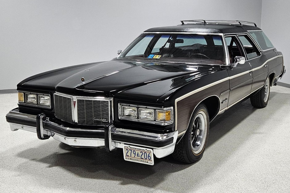 1976 Pontiac Safari sold at auction for $24,250