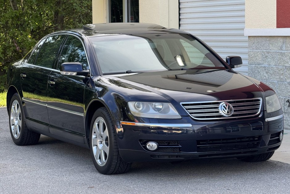 2004 Volkswagen Phaeton sold at auction for $7,200