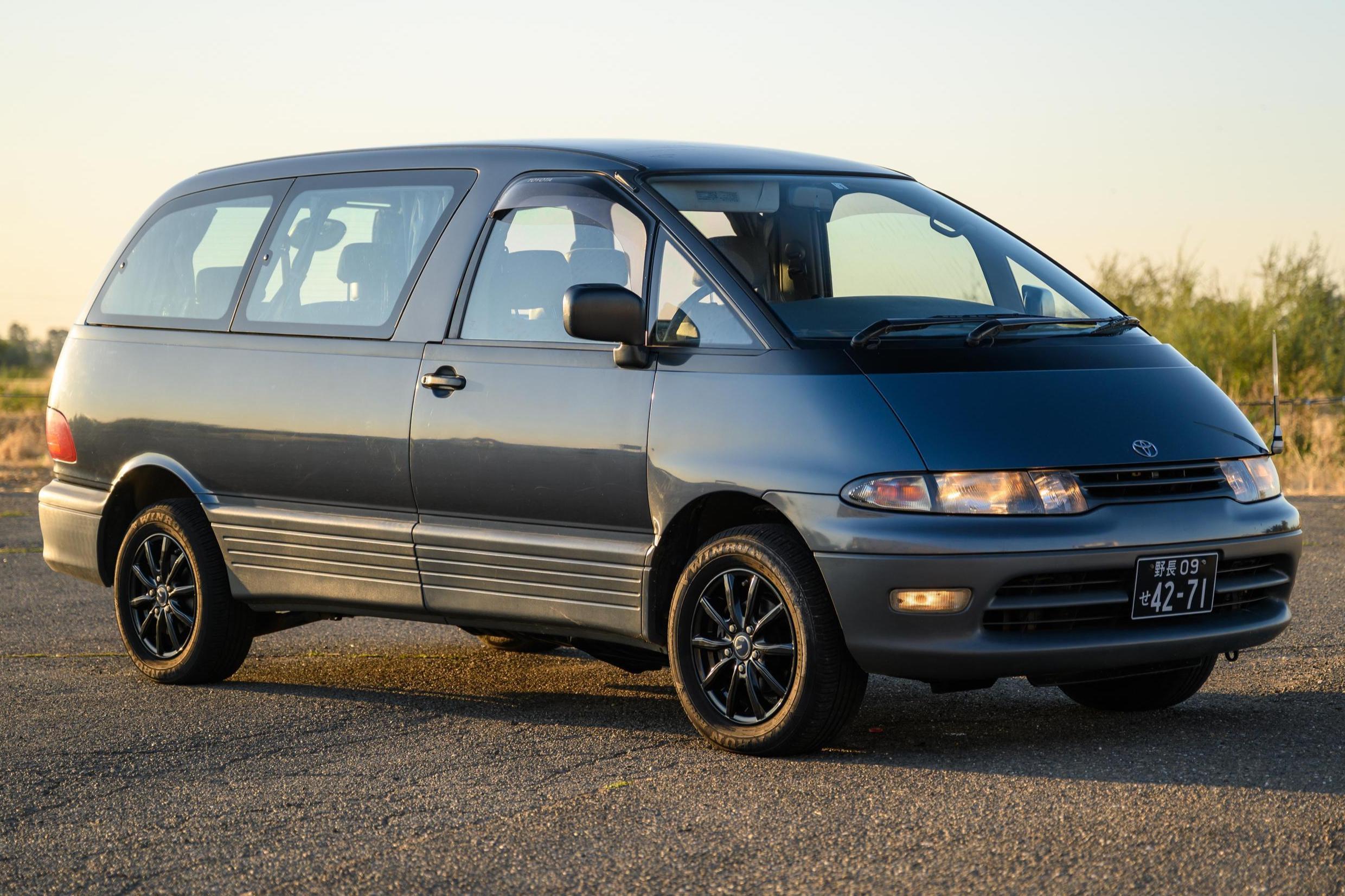 1993 Toyota Estima sold at auction for $6,200
