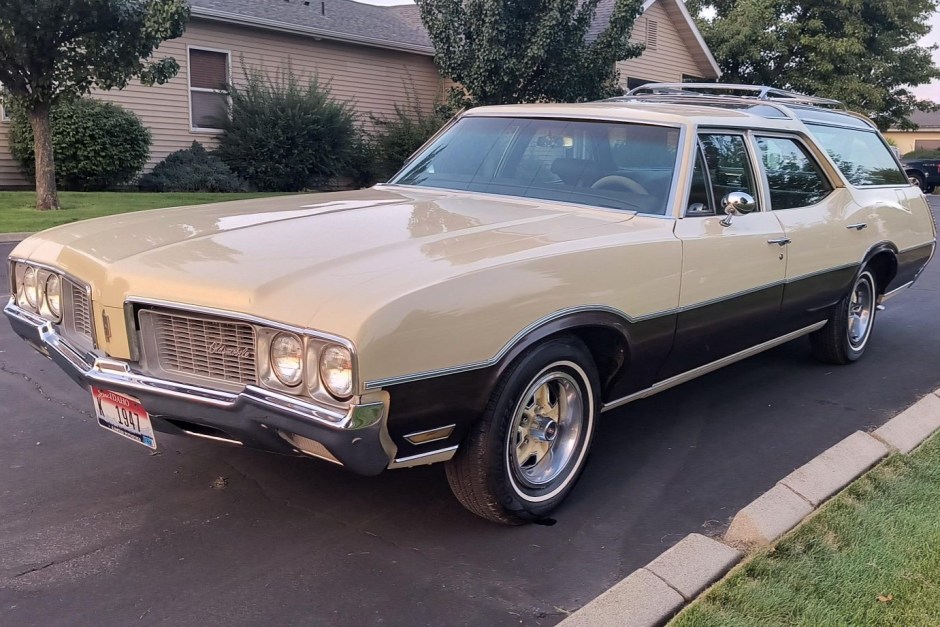 1970 Oldsmobile Vista Cruiser sold at auction for $13,500