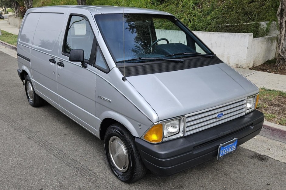 1986 Ford Aerostar sold at auction for $5,950