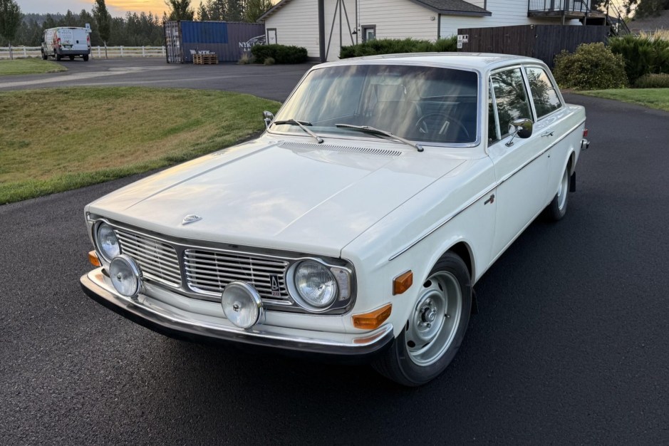 1970 Volvo 140 Series sold at auction for $29,150