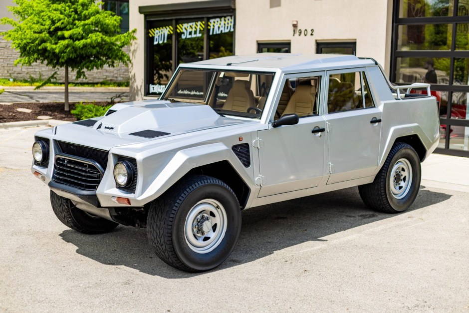 1987 Lamborghini LM002 sold at auction for $400,000