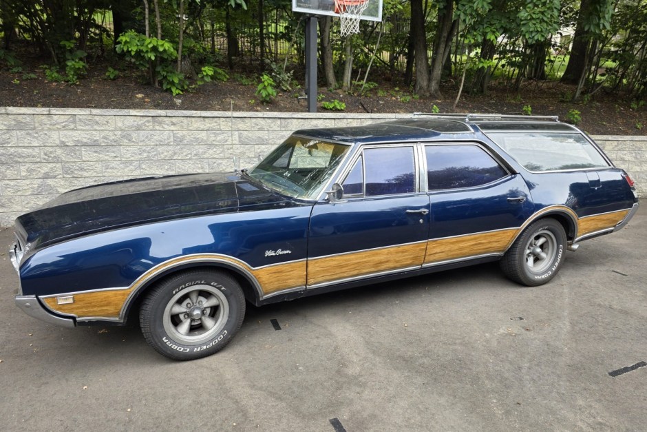 1969 Oldsmobile Vista Cruiser sold at auction for $6,650