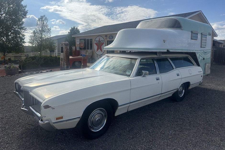1971 Ford Country Sedan sold at auction for $8,050